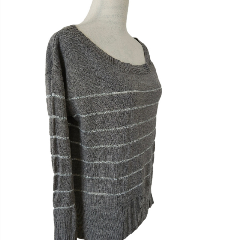 💕NWOT Soho new york top gray with silver mettalic striped size small